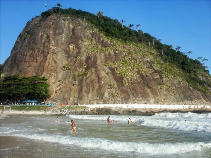 Rio Guesthouse - Um Quarteirao Da Praia De Copacabana ริโอเดจาเนโร ภายนอก รูปภาพ